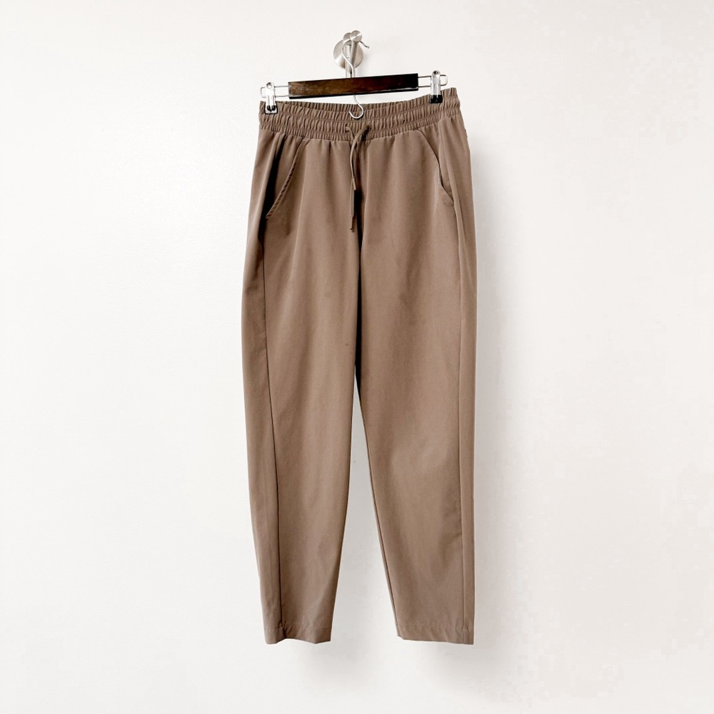 All In Motion Winter Prep Casual Stretch Woven High-Rise Taper Pants in Taupe